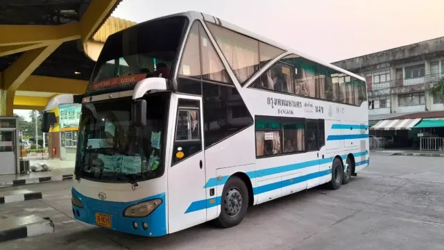 รถของวิริยะทัวร์